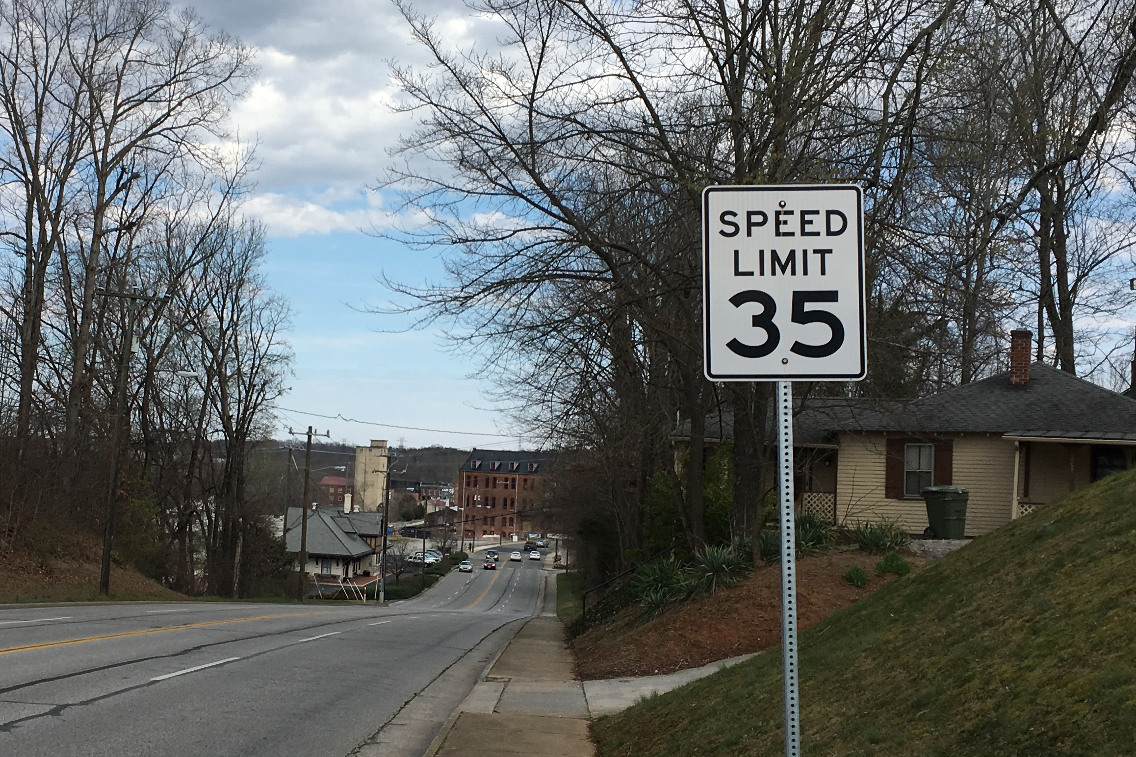 A 35-mph sign in Farmville, Virginia, where the speeding ticket lawyers at Hawthorne & Hawthorne regularly represent clients in court.